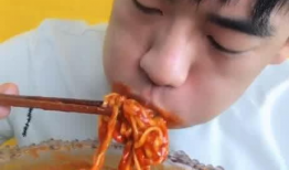 吃瓜爆料流水面小哥,揭秘娱乐圈幕后真相